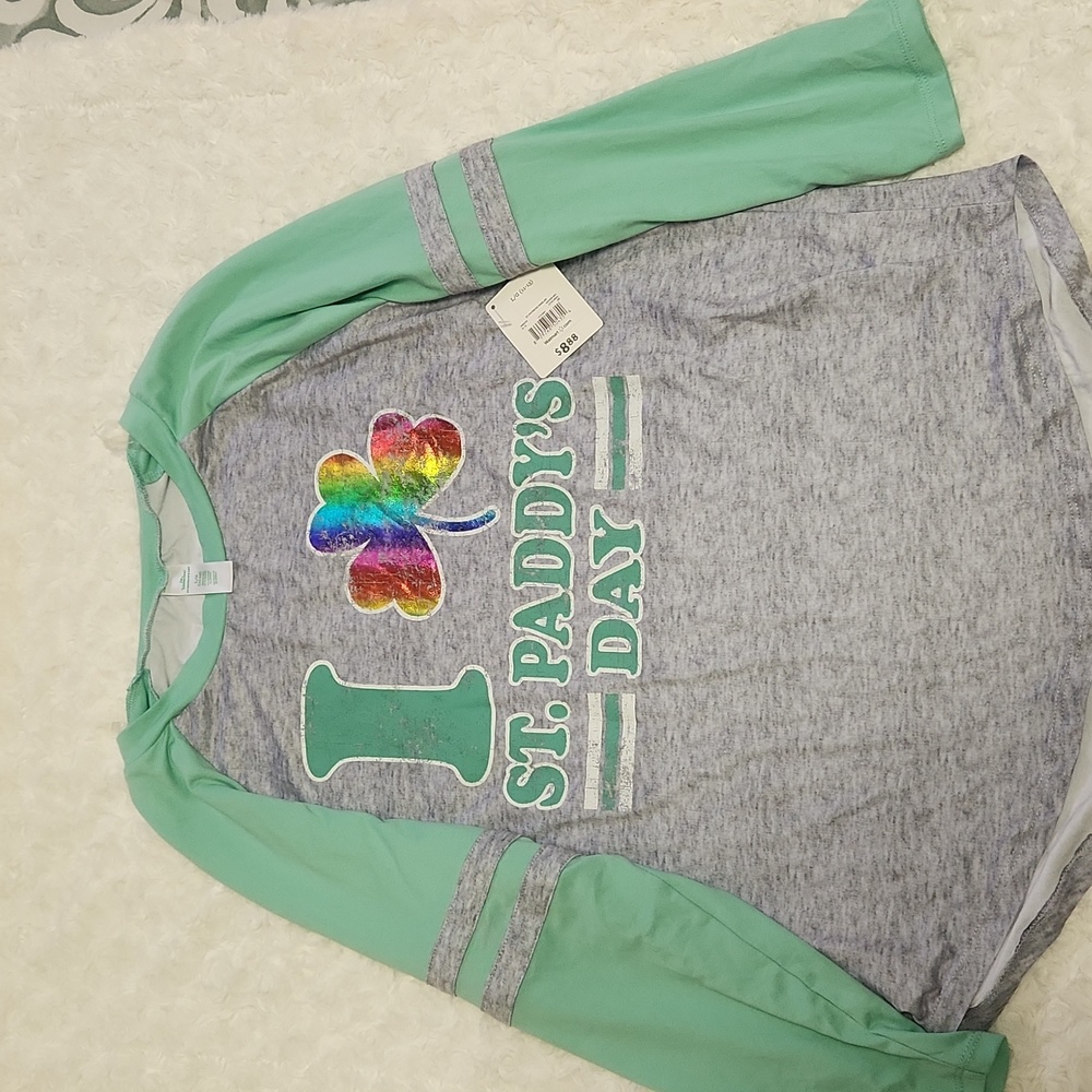 NWT Womens long  sleeve top